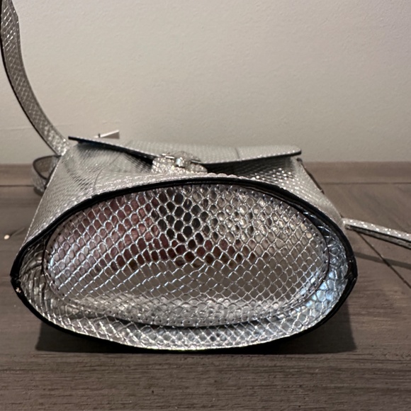 BNWT Calvin Klein Limited Edition Statement Series Silver Lock Bucket Bag - Picture 9 of 10